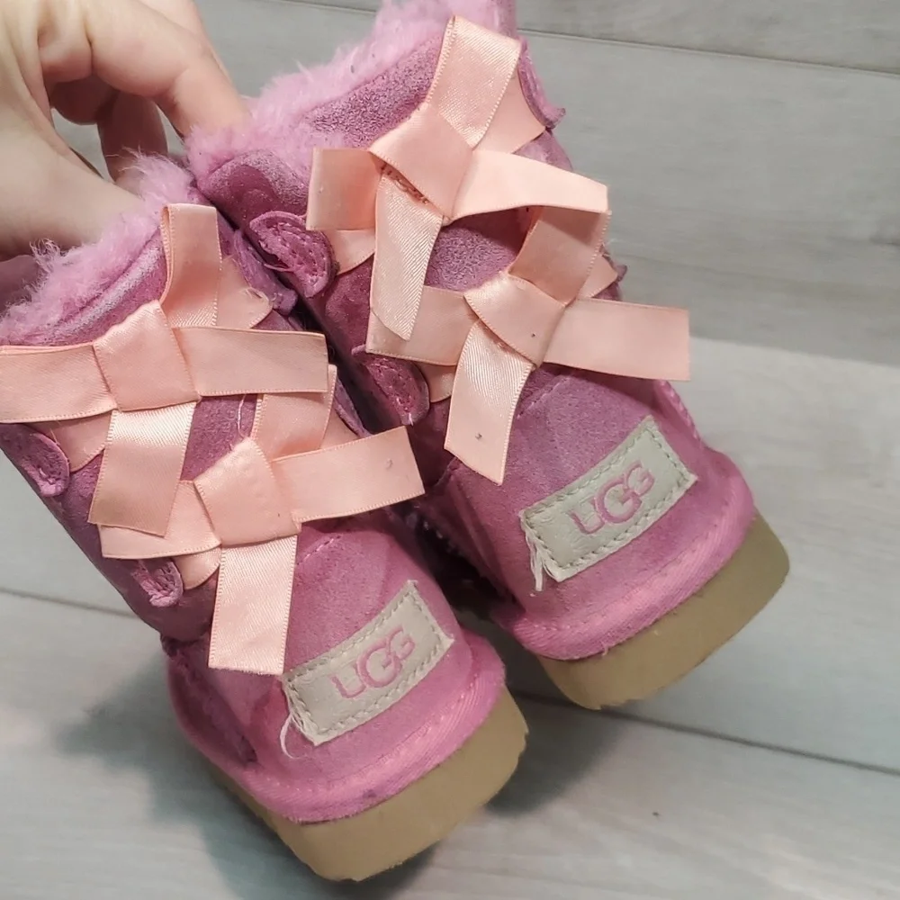 Ugg Australia Kids Bailey Bow Pink Barbie Moon & star leather boots shoes sz 8